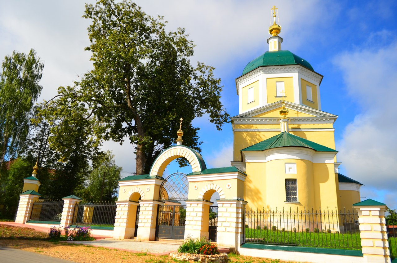 Храм святых равноапостольных царя Константина и матери его Елены Храм святых равноапостольных царя Константина и матери его Елены
